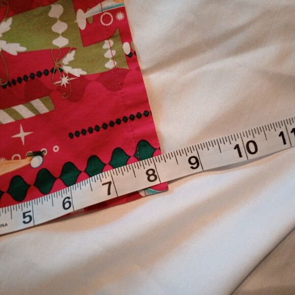 Lot of 2 Halloween Women's Scrub Tops Disney & Scooby-Doo Sz L Holiday Fun - Picture 11 of 11